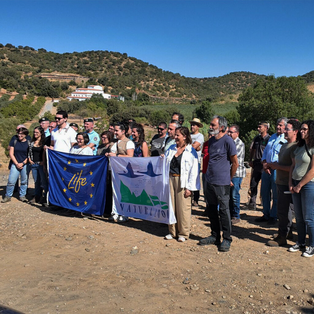 Fotografia de grupo após a libertação do Pousio