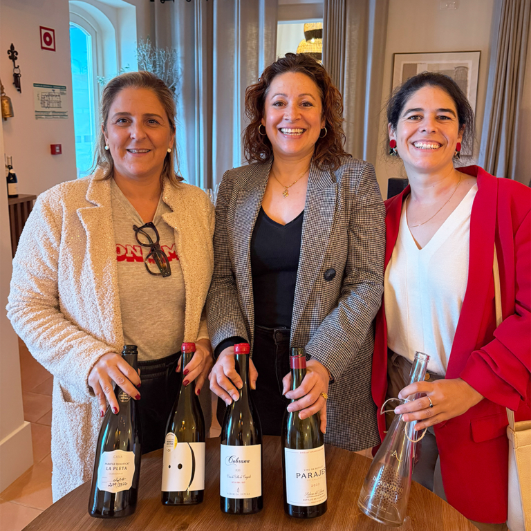 Mariana Carmona e Costa com a Master of Wine Almudena Alberca